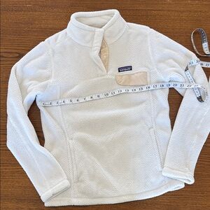 Patagonia Women's Cream Fleece Pullover- Size Small